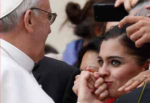  La Iglesia sin las mujeres es un cuerpo mutilado  / Cardenal Kasper