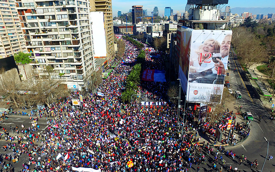  Miles de personas en todo Chile claman x: NO + AFP