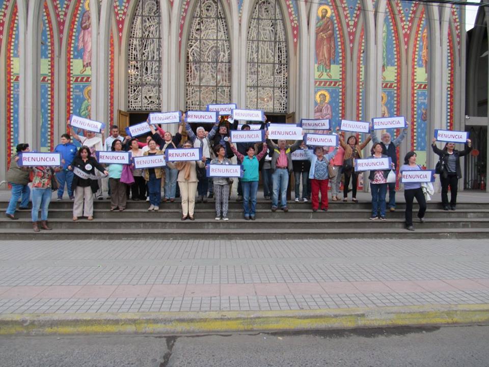 Laicado protesta en la Catedral S. Mateo de Osorno