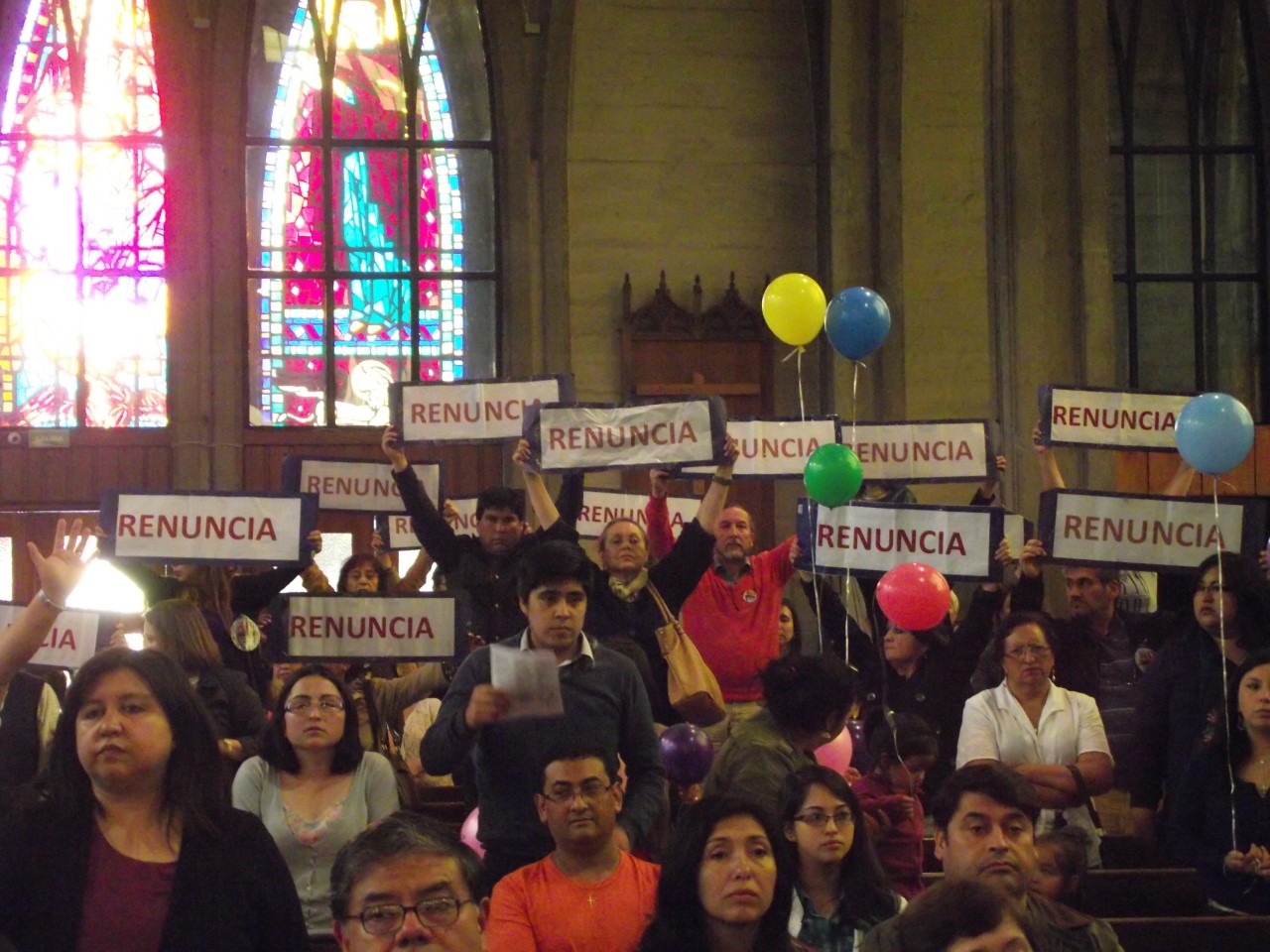  Laicado de Osorno anuncia nuevas protestas contra Obispo Barros