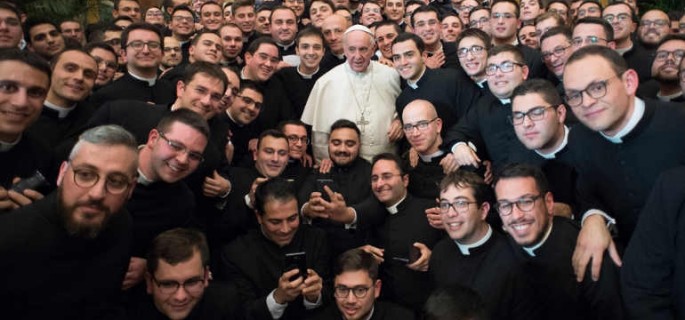 20161212T0915-6759-CNS-POPE-SEMINARIANS