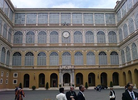 Apostolic_Palace_Facade3