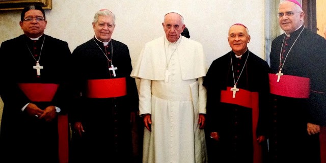 Integrantes de la Directiva de la Conferencia Episcopal Venezolana con el Papa Francisco - DSC03 OCT01