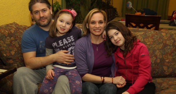 CAROLINA-GOIC-Y-FAMILIA-JV1-600x400