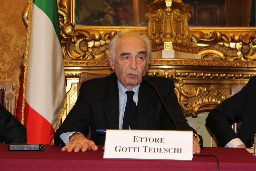  El banquero Gotti Tedeschi acusa al Papa de 7 herejías