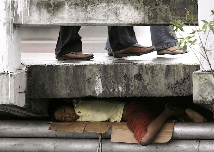 Papa Francisco: la idolatría del dinero mata, incluso niños