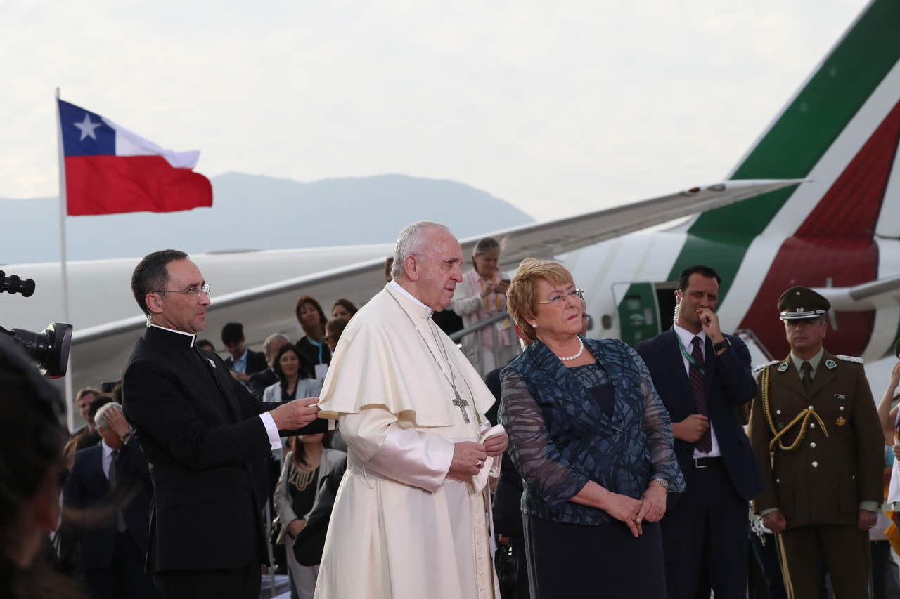  Papa Francisco es bienvenido y aclamado en Chile