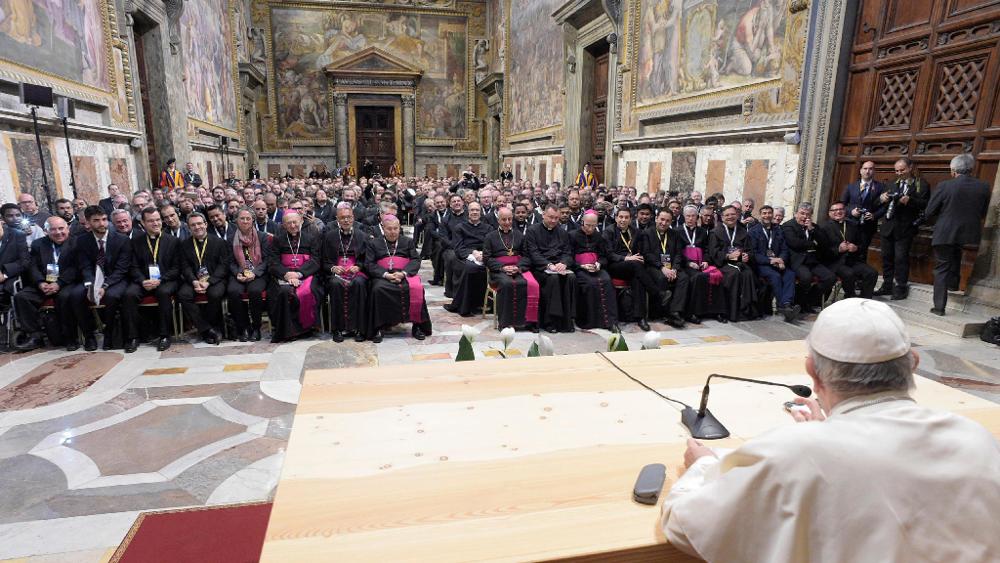 “No a sacerdotes exaltados, sino simples, mansos y equilibrados”