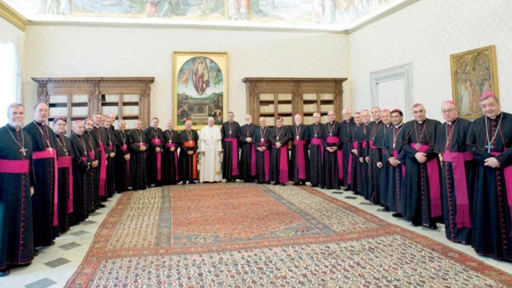  Cuando los obispos escucharon “la Iglesia es sorprendida en adulterio”