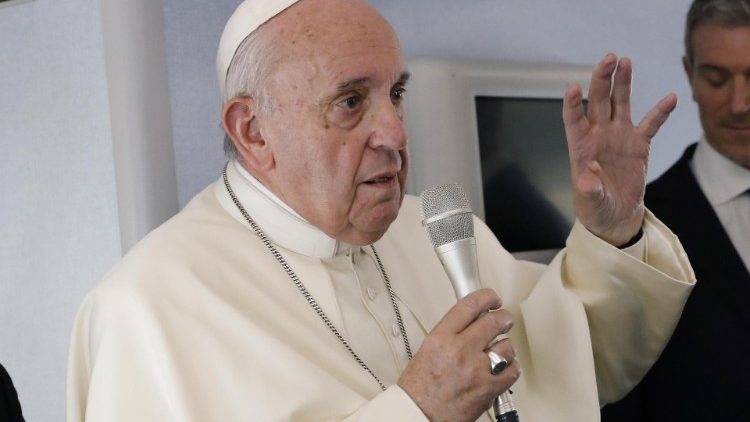  Palabras del Papa Francisco en el vuelo de regreso a Roma