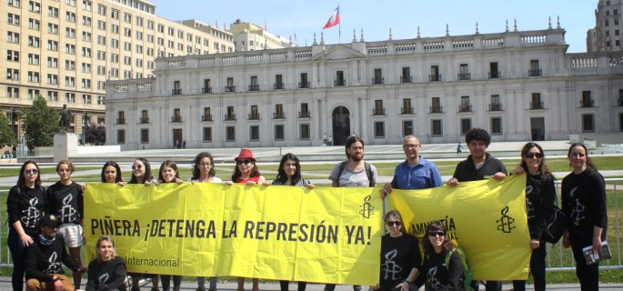 AMNISTIA-INTERNACIONAL-EN-LA-MONEDA-NO-MAS-REPRESION-1