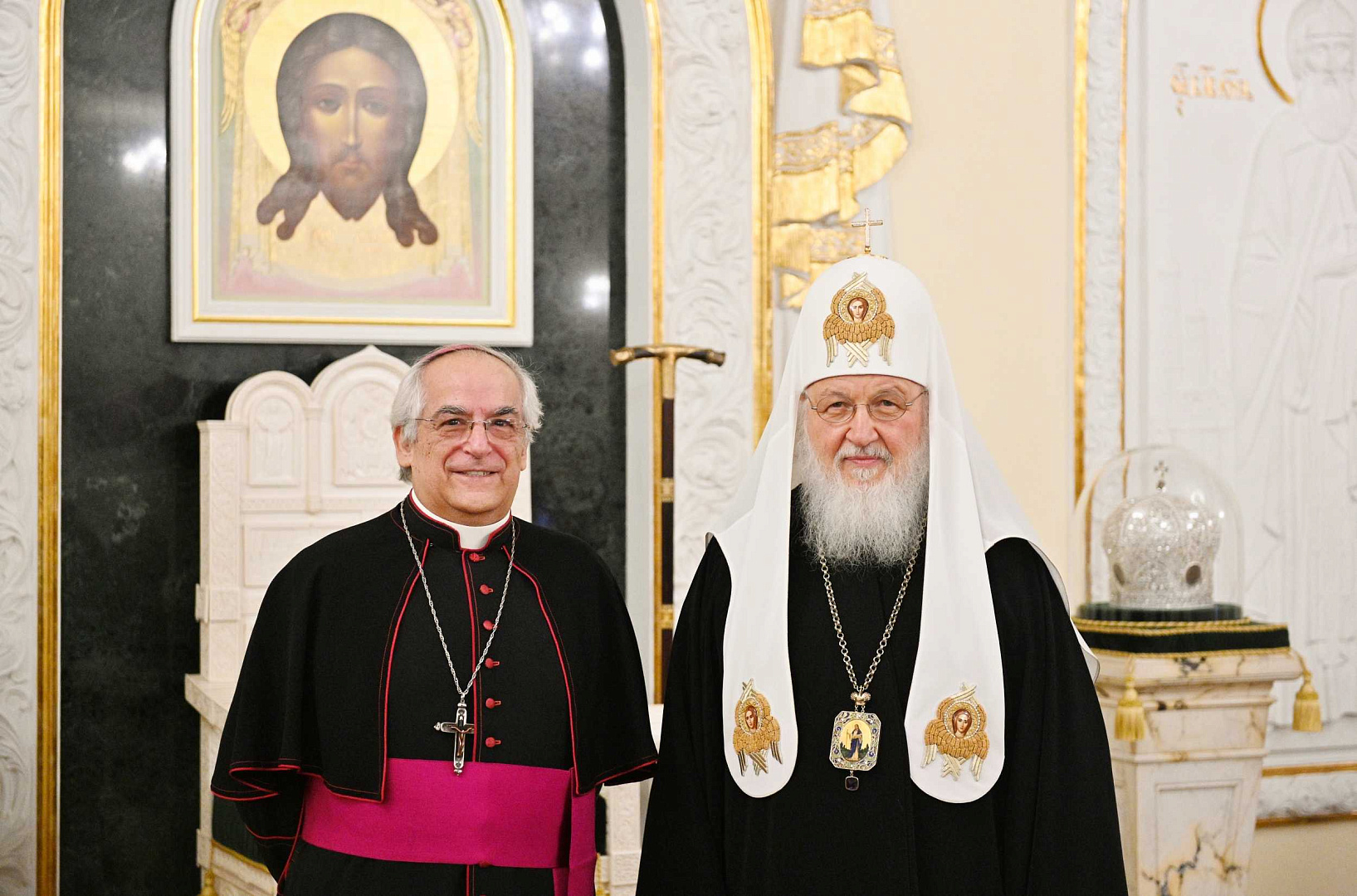  El Patriarca Kirill se reunió con el Nuncio Apostólico en Rusia
