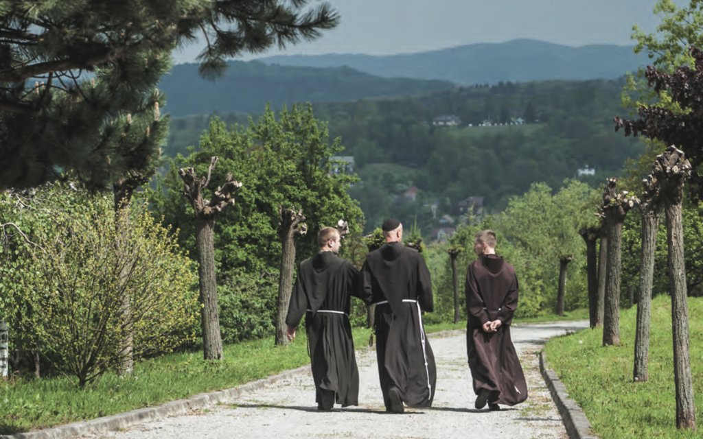  Franciscanos visitan Ucrania