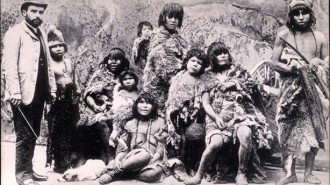 Indios_Onas_llevados_a_París_por_Maitre_en_1889