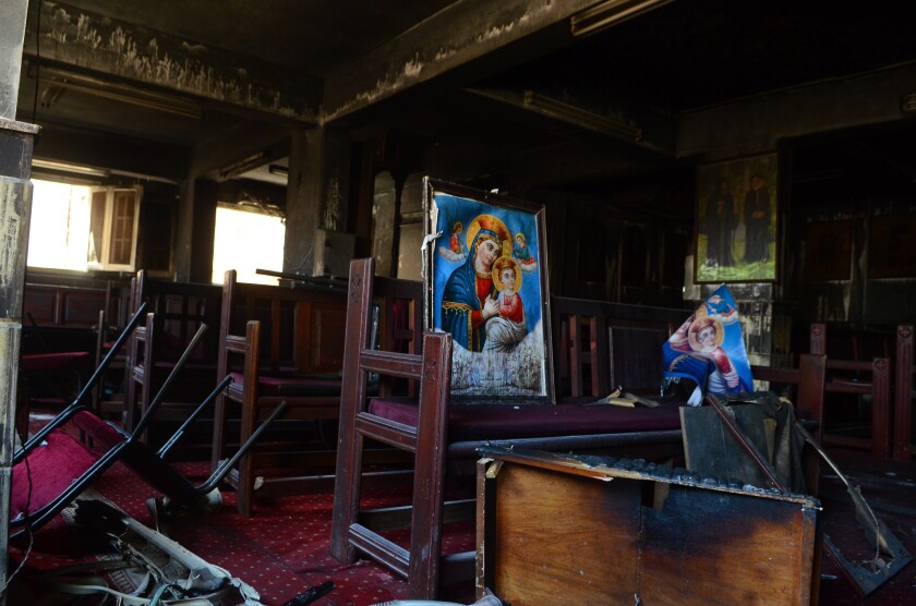  Mueren 41 personas en incendio de Iglesia Copta
