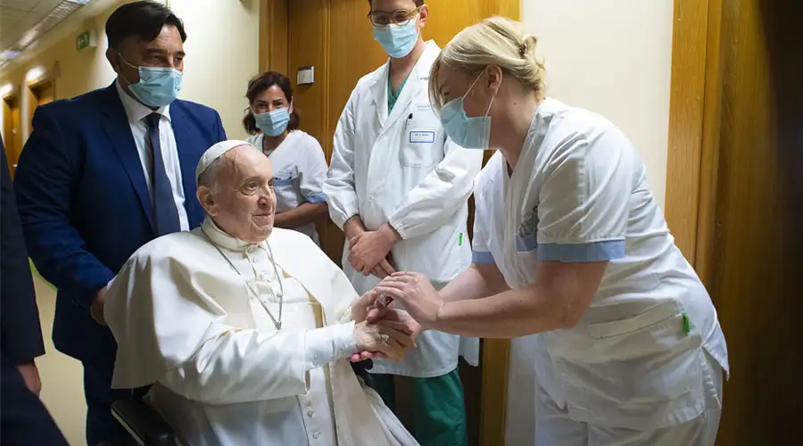 ¿Cómo afrontar una enfermedad grave del Papa?