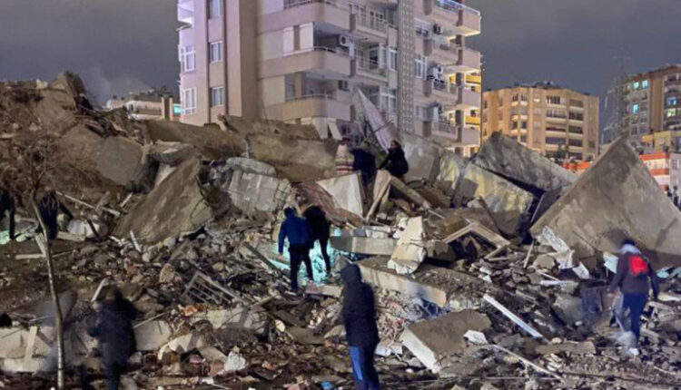  Terremoto en Turquía; más de 1.100 muertos
