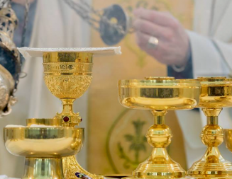 El sacerdote y el dinero