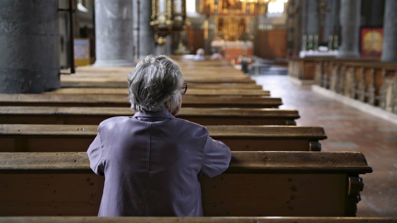  Dejar la Iglesia con gran pesar