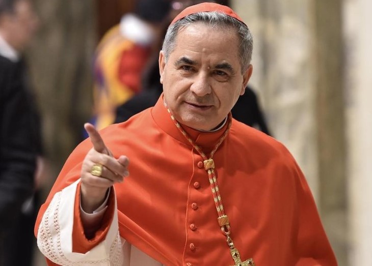 El Vía Crucis del cardenal Becciu