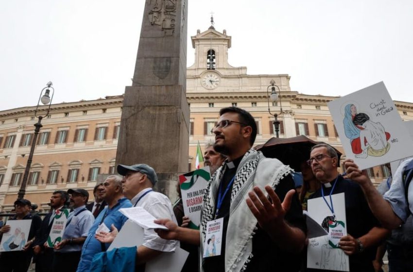 Roma: Sacerdotes contra el Genocidio