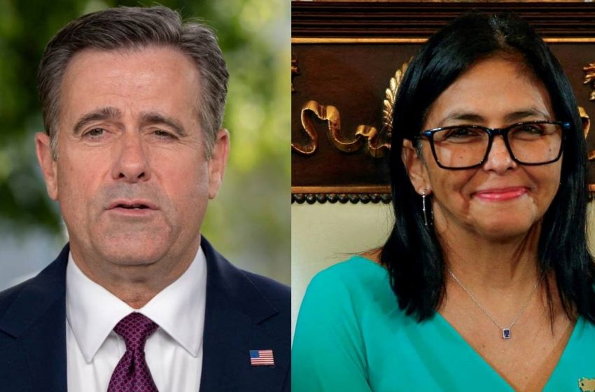  Delcy Rodríguez con el director de la CIA