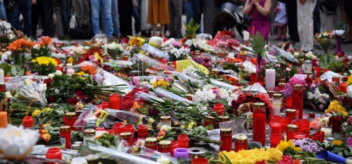 Homenaje-a-las-victimas-del-atentado-que-tuvo-lugar-el-pasado-viernes-en-Munich-