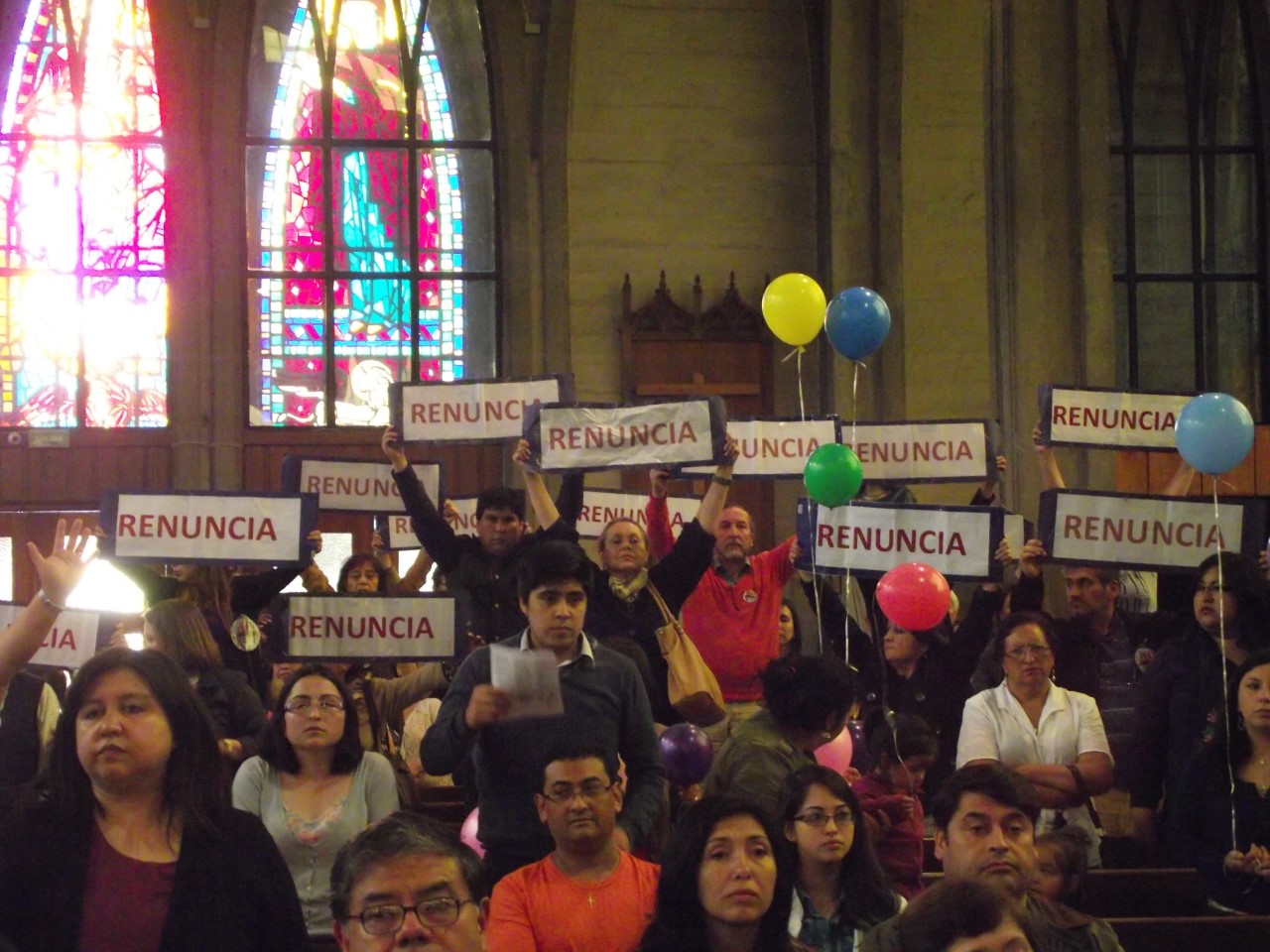 Laicado de Osorno anuncia nuevas protestas contra Obispo Barros