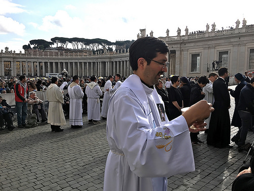  El cura que me negó la Comunión en la mano en el Vaticano