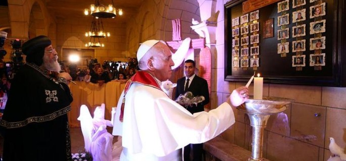 Pope Francis lights up a candle near Pope Tawadros II at the Coptic St. Peter and St. Paul's Church in Cairo, Egypt April 28, 2017. REUTERS/Alessandro Bianchi - RTS14DX1
