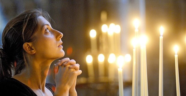 woman-church_2553390b
