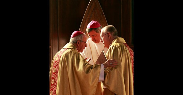  Obispo Barros: Renuncie por amor a la Iglesia