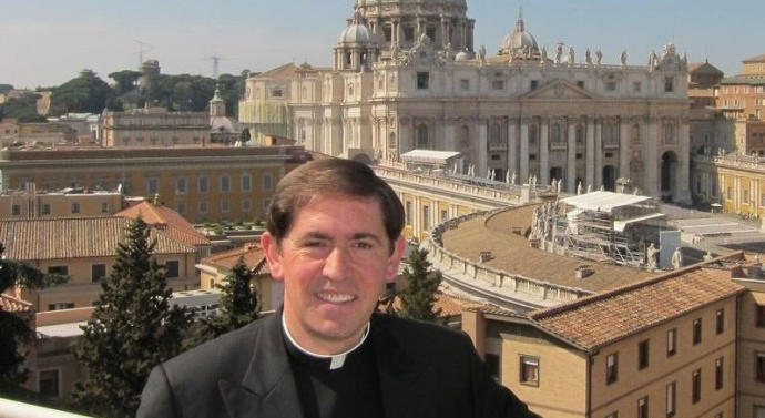  Rector Legionario de Cristo renuncia, confiesa tener dos hijos…