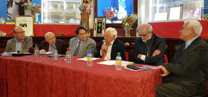 mesa-de-presentacion-del-encuentro