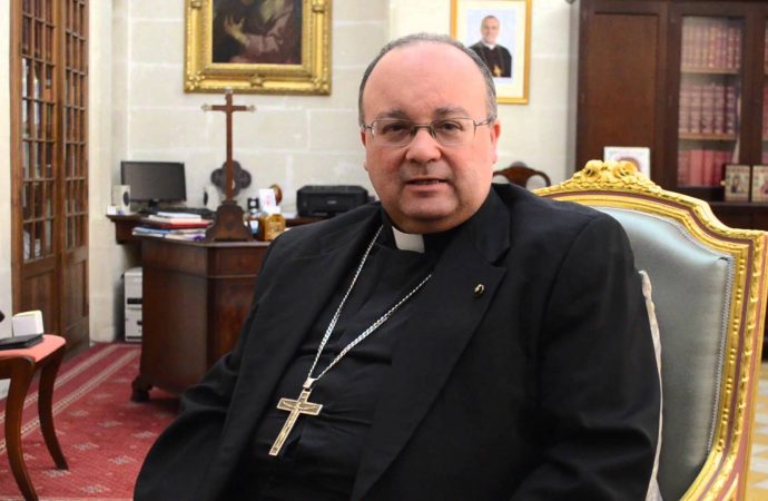  Mons. Charles Scicluna llega el 20 a Chile