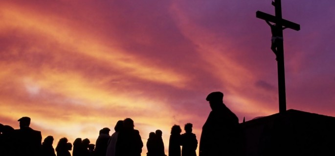 14413-people-look-cross-sunset-sunrise-yellow-orange-purple-clouds-jesus-easter.1200w.tn