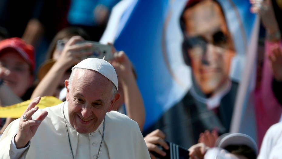  El Papa Francisco proclamó santos a Oscar Romero y a Pablo VI