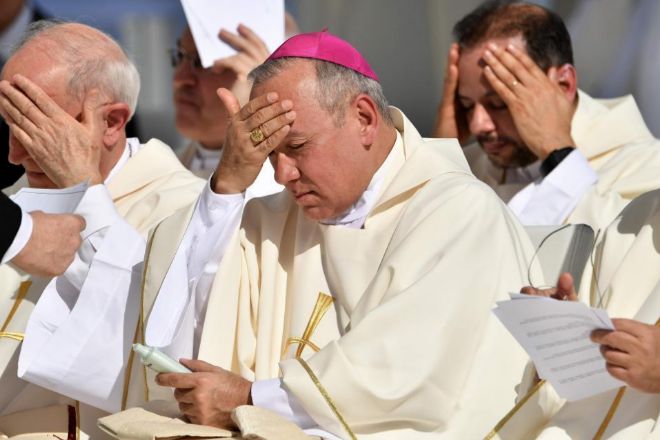  Fiscalía alemana investiga a 100 sacerdotes por abusos sexuales