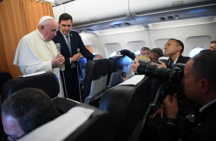  El Papa opina sobre la ordenación de Diaconisas