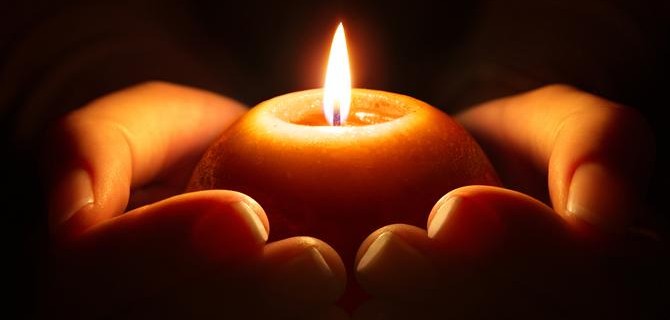 holding-a-candle_tp