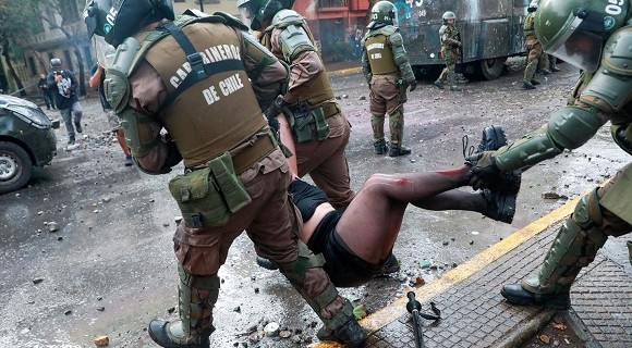 Carabineros-reprimen-en-Chile-1