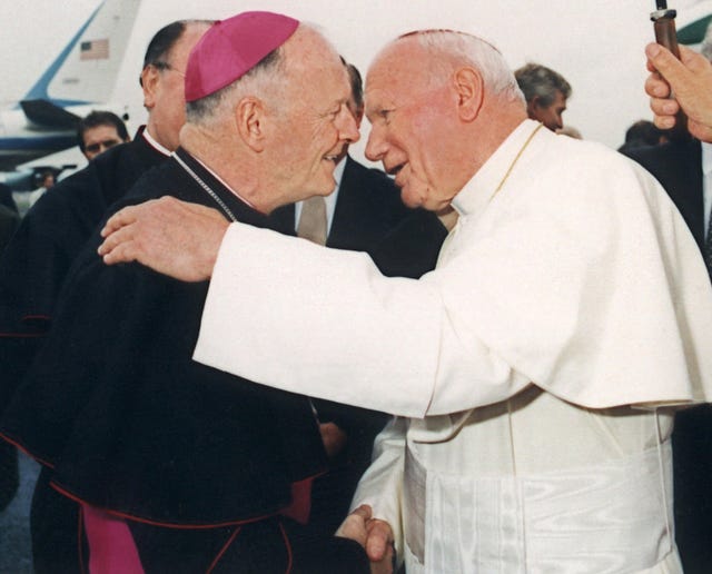 Obispos USA, por favor supriman el culto a San Juan Pablo II