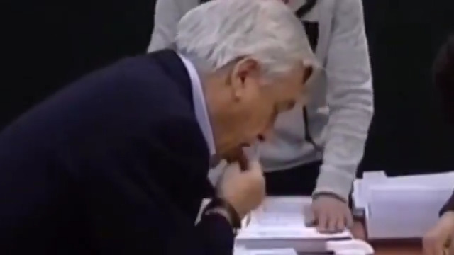  La saliva de Piñera y el ‘pegamento’ en la política chilena