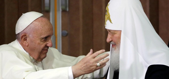 kirill papa abbraccio