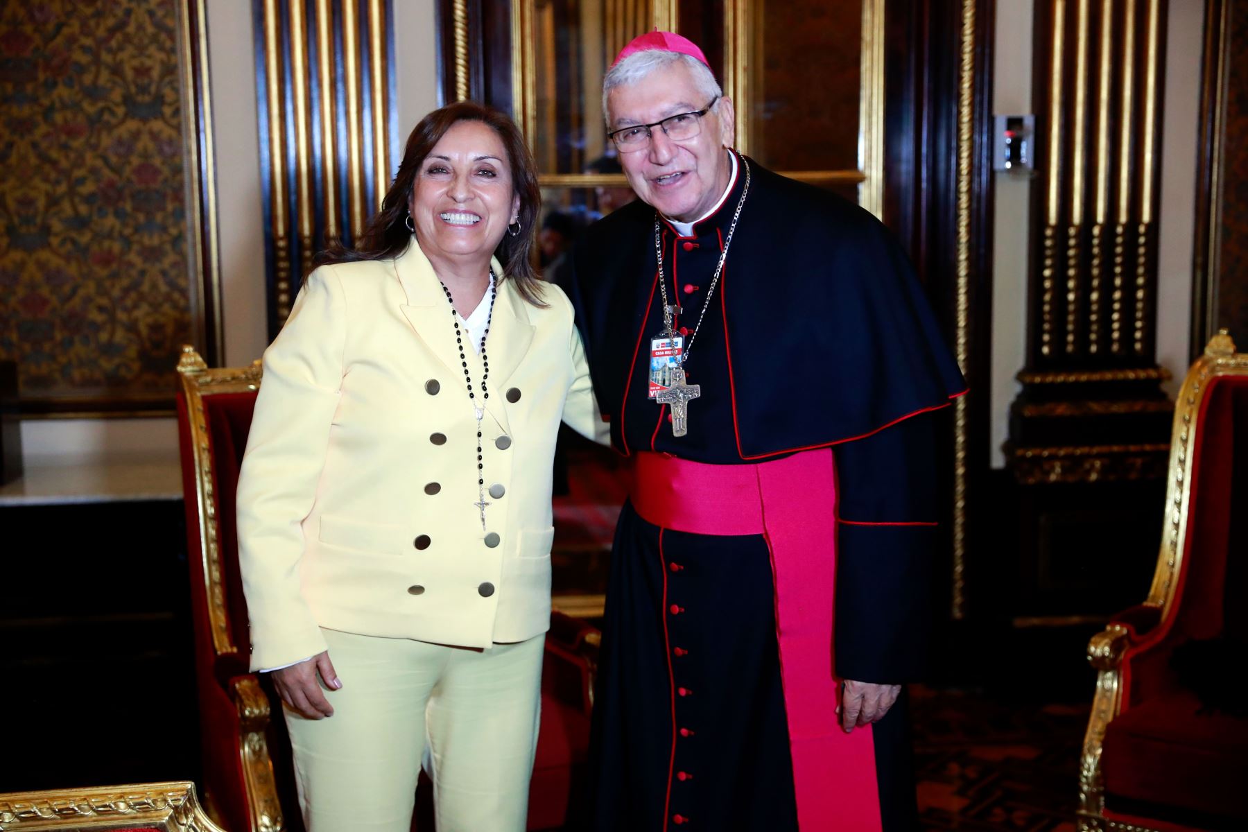  La presidenta de Perú recibe al arzobispo de Lima