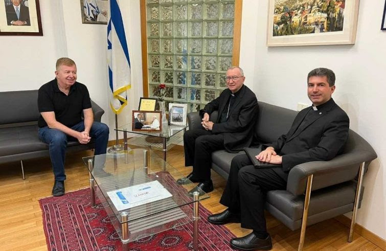  Parolin visita la embajada de Israel ante la Santa Sede