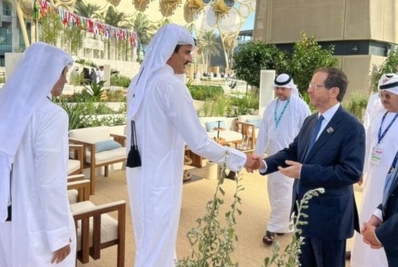   Emir de Qatar recibe al presidente israelí